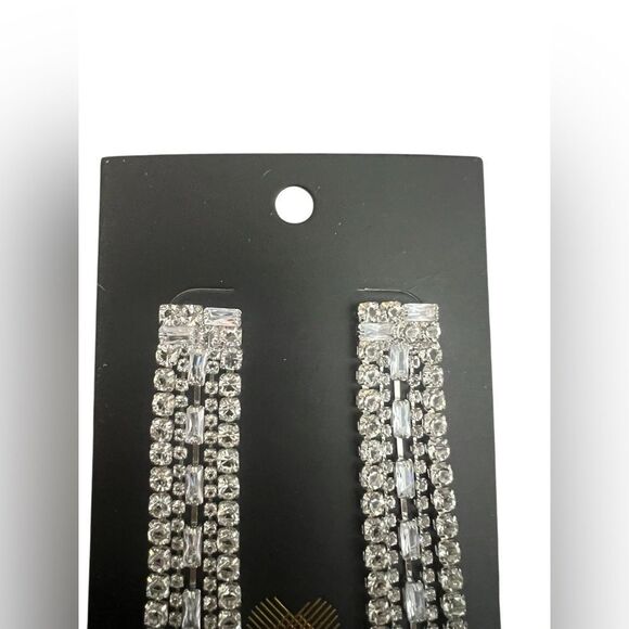 Elegant Dangling Earrings - Picture 3 of 6